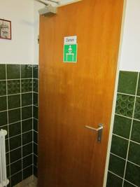 Damentoilette, Eingang