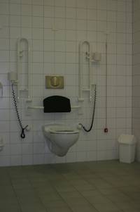 WC Sitz Behindertentoilette 1. OG